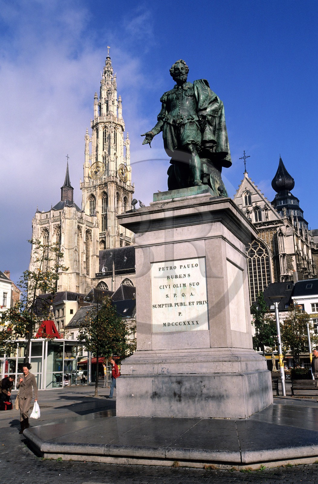 Belgique, Flandre, Anvers (Antwerpen), la cathédrale Notre-Dame et statue de Rubens