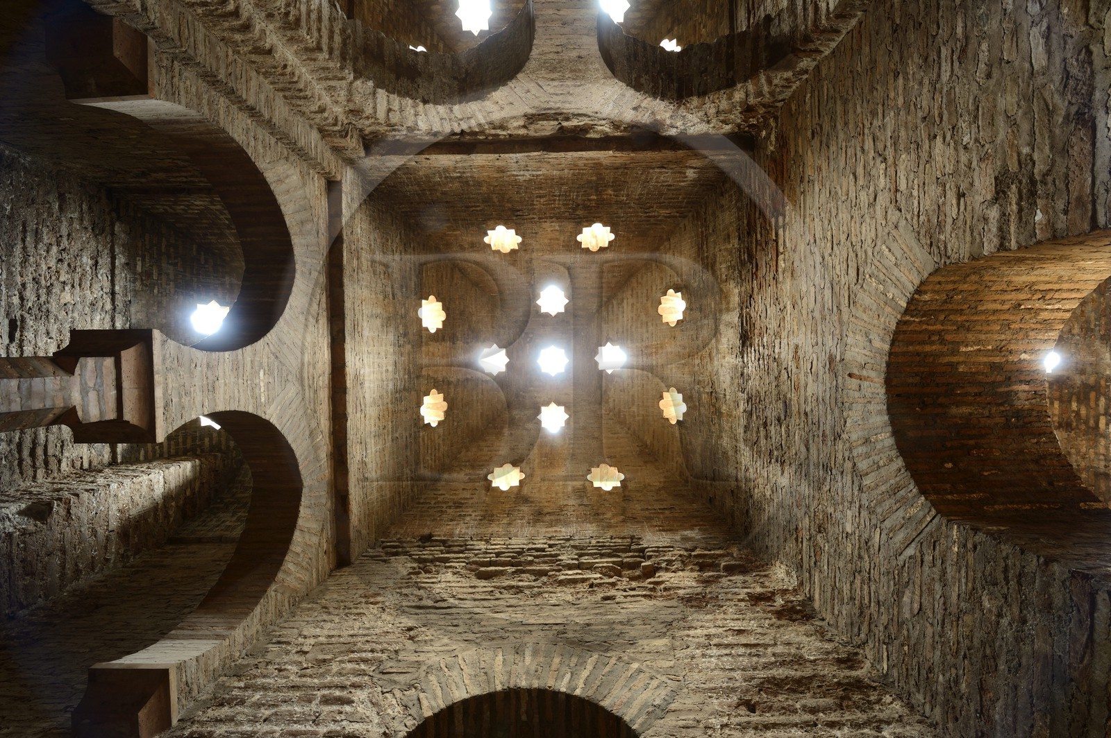 Espagne, Andalousie, Grenade, bains (hammam) de la mosquée de l'Alhambra, classé Patrimoine Mondial de l'UNESCO