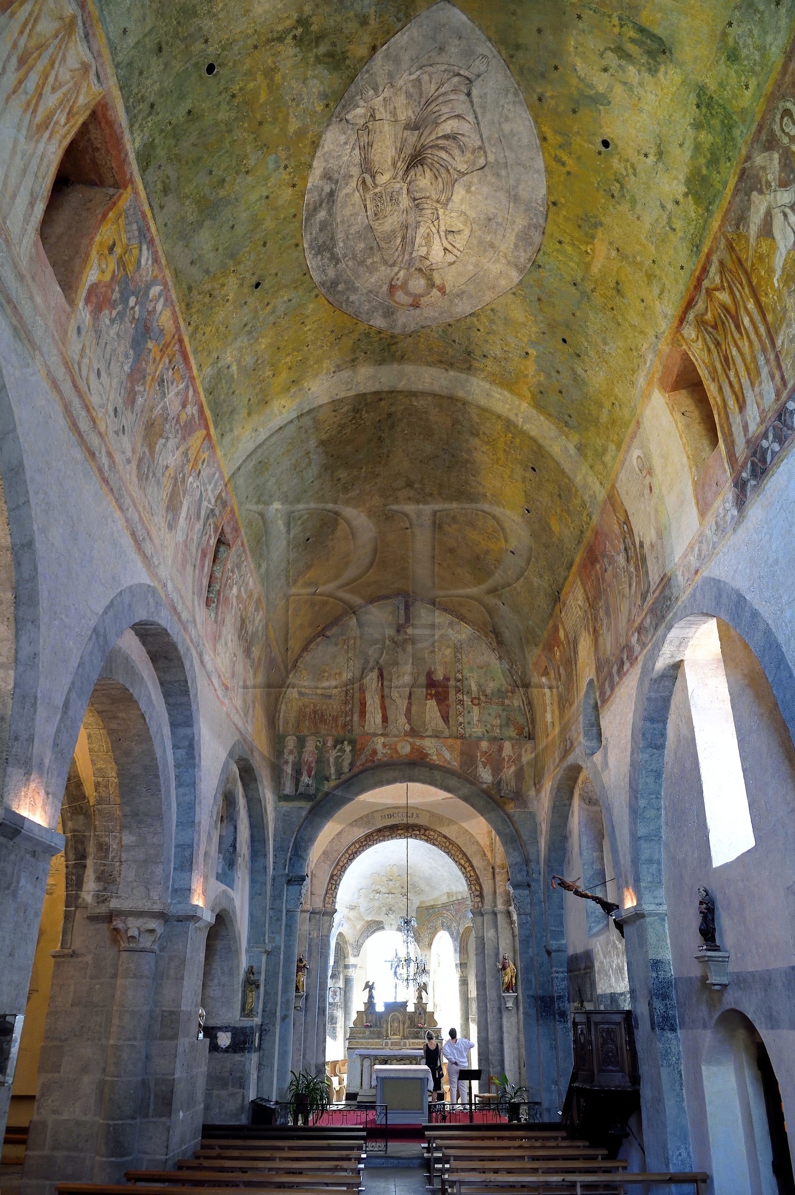 France, Haute-Loire (43), Lavaudieu, labellisé Les Plus Beaux Villages de France, l'église abbatiale de l'Abbaye Saint-André de style roman auvergnat