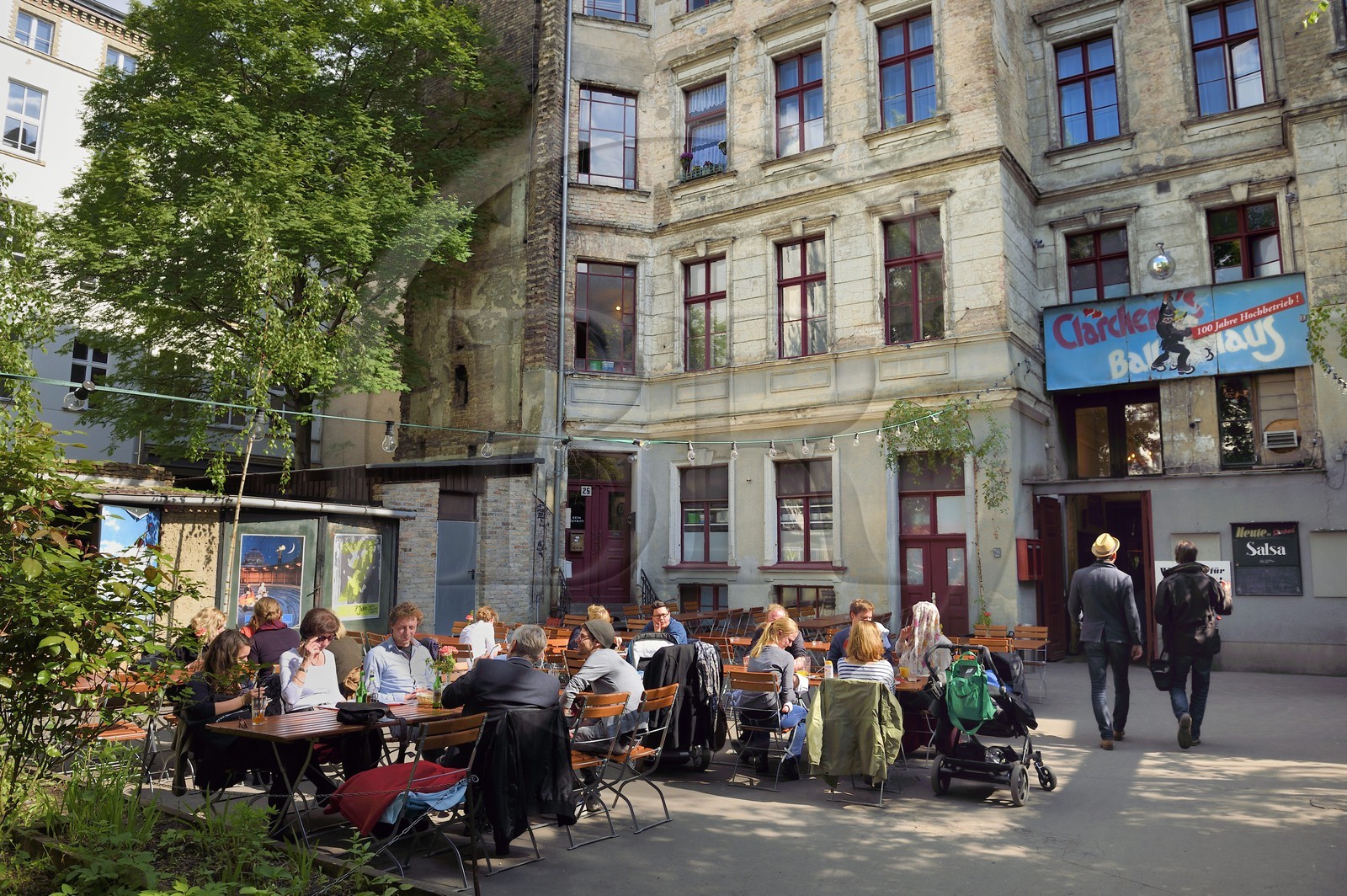 Germany, Berlin, Spandauer Vorstadt in Berlin-Mitte, spiegelsaal in Clärchen's Ballroom in Auguststrasse
