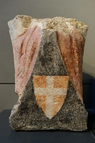 Israel, Jérusalem, quartier de Guivat Ram, musée d'Israel, departement d'archéologie, encorbellement portant la croix de l'Ordre des Hospitaliers, église Saint Jean des Hospitaliers d'Acre, daté du 13ème siècle