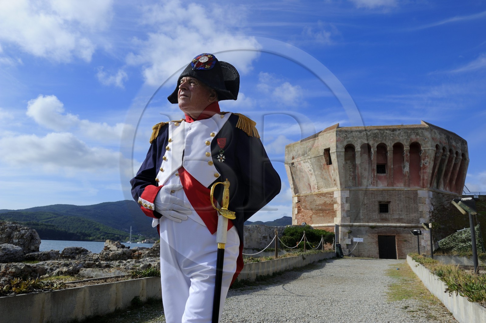 Italie, Toscane, l’Ile d’Elbe, Portoferraio, la Tour Torre del Martello à l'entrée du vieux Port
