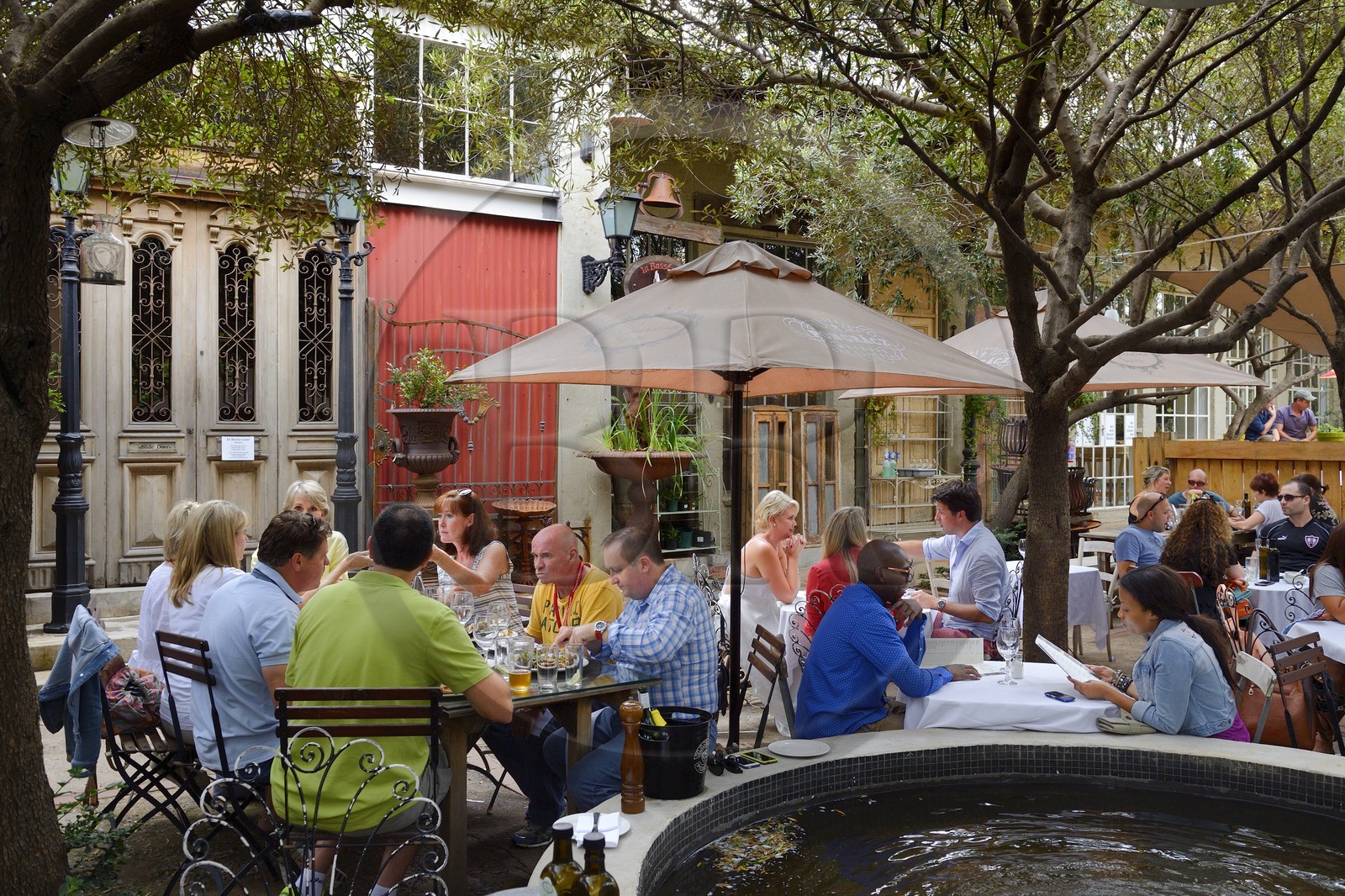 Afrique du Sud, province de Gauteng, Johannesburg, le site 44 Stanley était autrefois un site de bâtiments industriels des années 1930 et a été transformé pour héberger des boutiques spécialisées, restos gourmands et studios de design