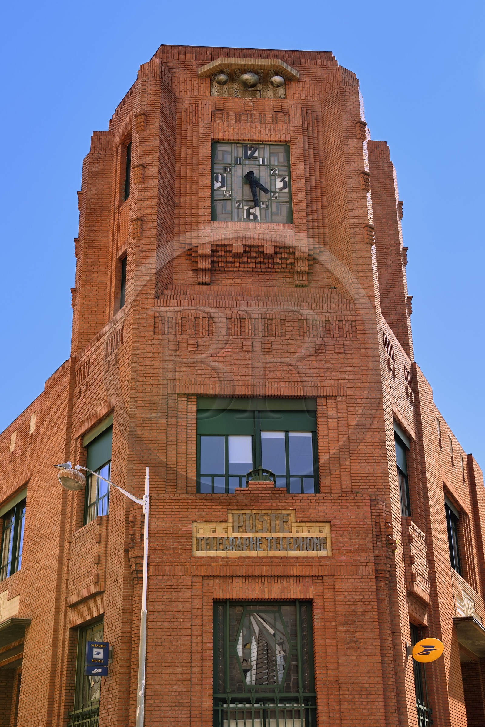 France, Alpes-Maritimes (06), Nice, la poste Thiers de style Art Déco construite en 1931 par l'architecte Guillaume Tronchet, seul immeuble en brique de la ville