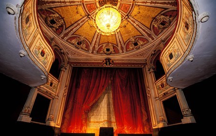 France, Saône-et-Loire (71), château de Digoine (XVIII ème siècle), petit théatre italien privé