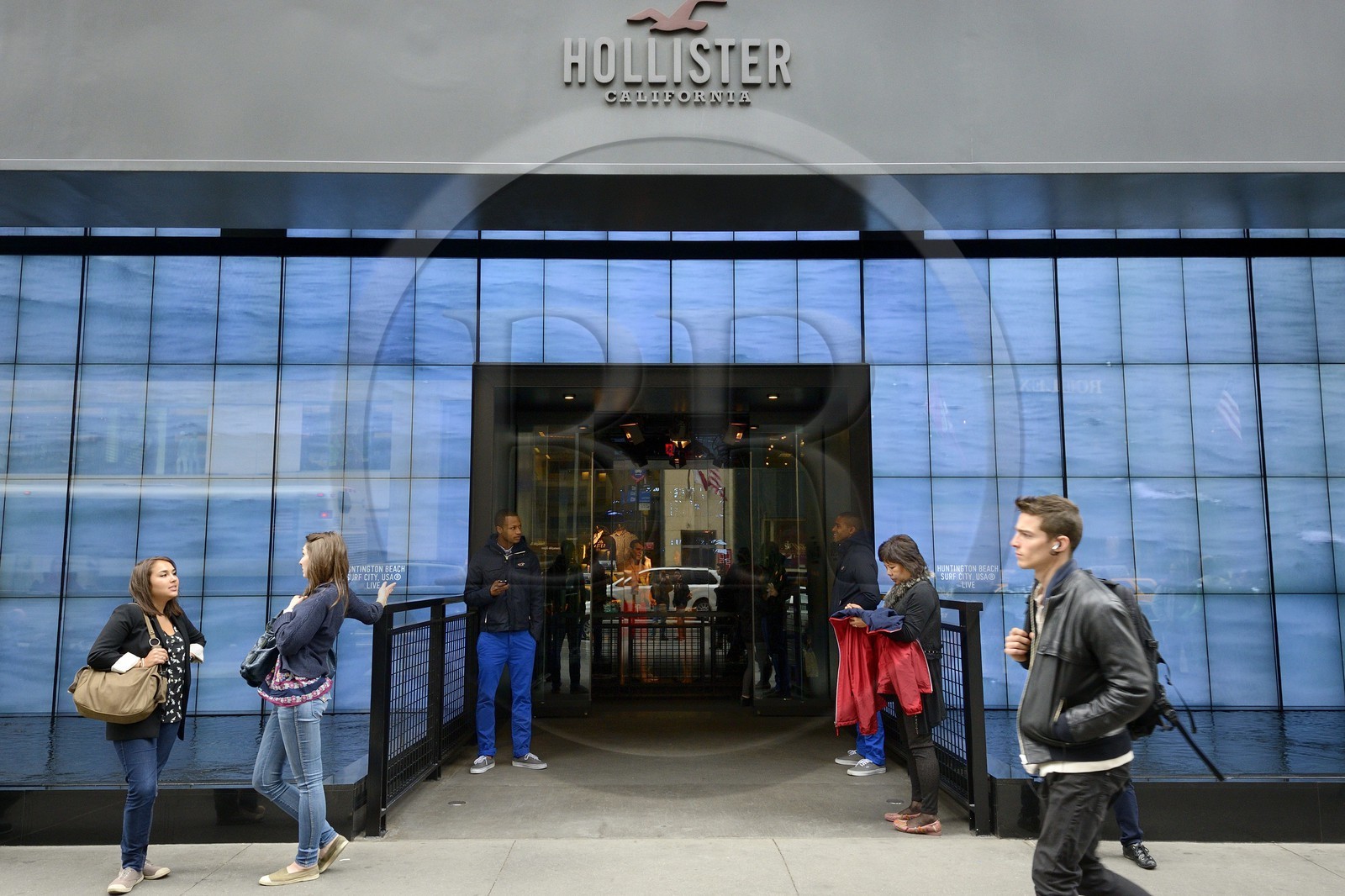 Etats-Unis, New York, Manhattan, la boutique Hollister sur la 5ème Avenue