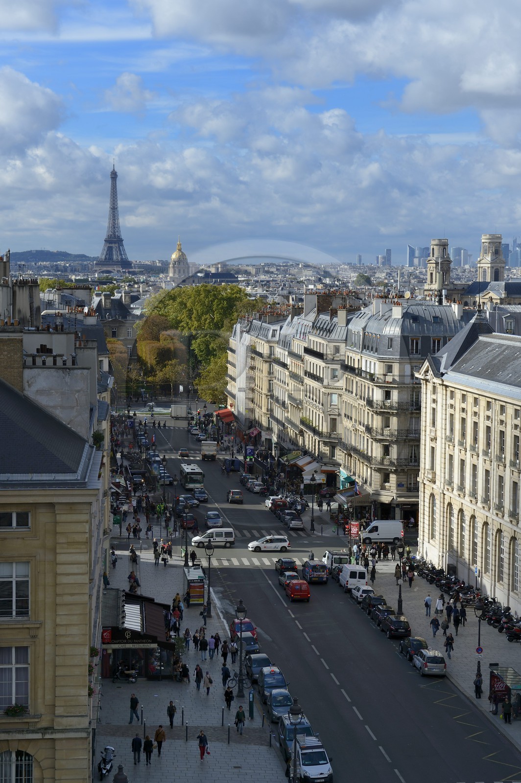 France, Paris (75), Quartier Latin, la rue Soufflot, l'église Saint-Sulpice, les Invalides et la Tour Eiffel en arrière plan