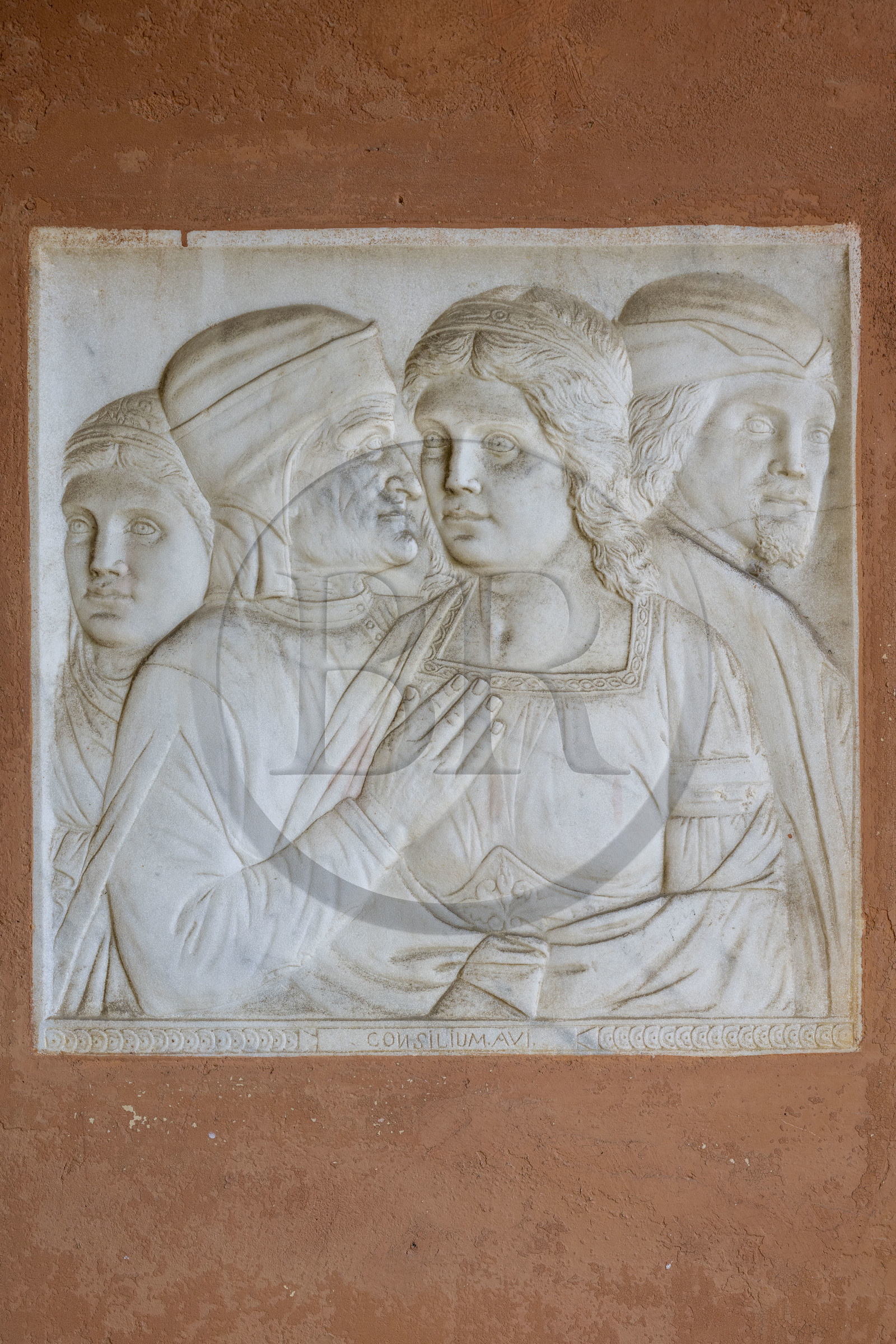 Italie, Ligurie, Province d'Imperia, Vintimille, Jardin botanique Hanbury, Palazzo Orengo, incrustations de bas-reliefs datant de la Renaissance dans les murs de la villa