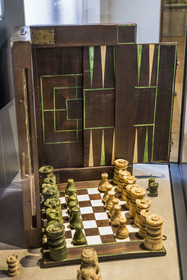France, Paris (75), Musée de Cluny - Musée national du Moyen-Age, boite à jeux du moyen-âge vers 1500 dont échecs