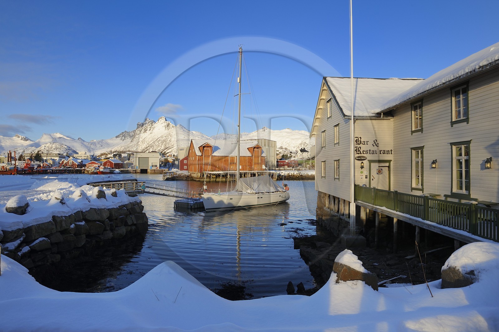 Norvège, Nordland, Iles Lofoten, le port de Svolvaer, restaurant et magasin général Bosen Spiseri