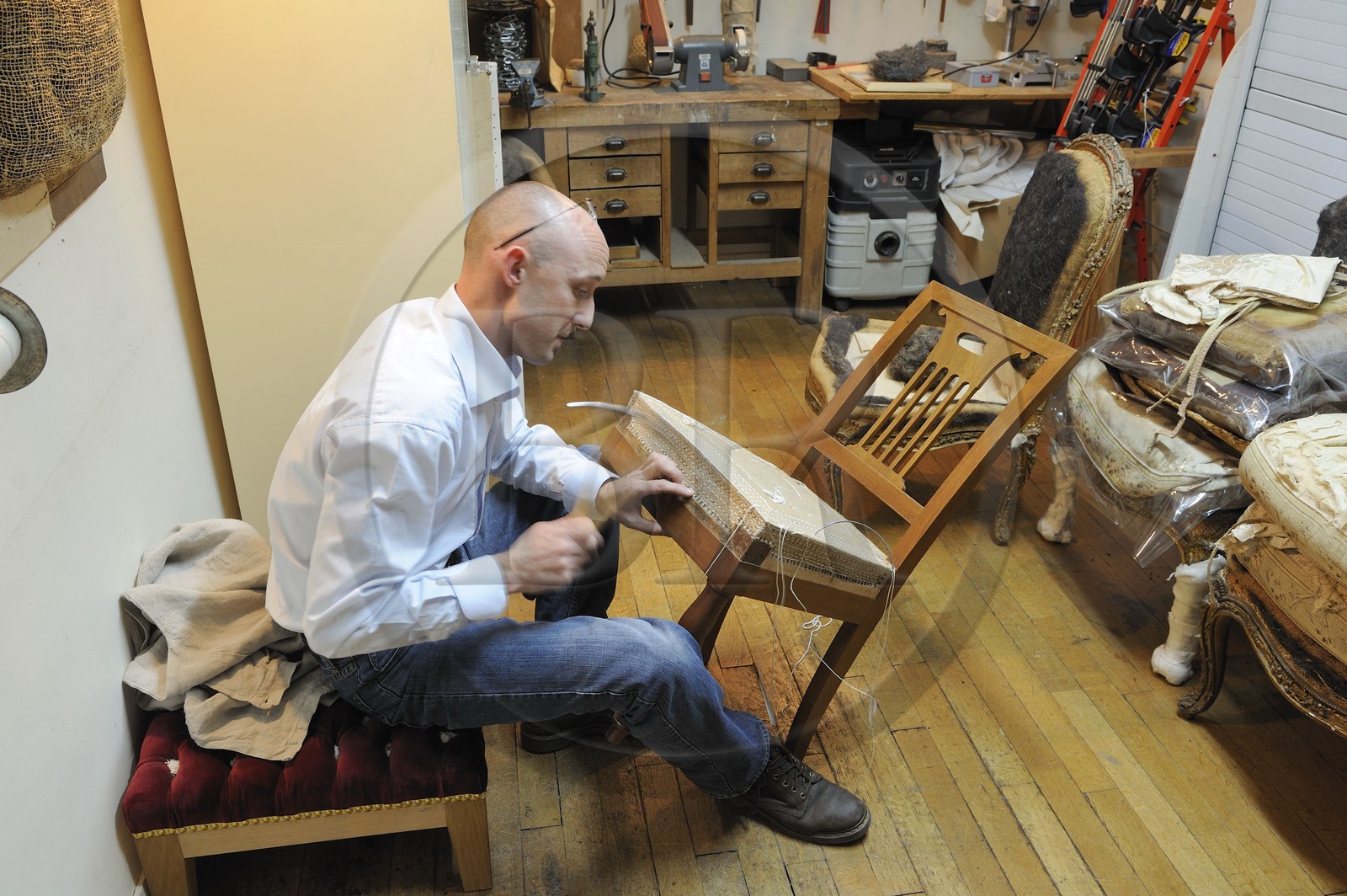 France, Yvelines (78), château de Versailles, ateliers de restauration du château, atelier de tapisserie, Jérome Lebouc
