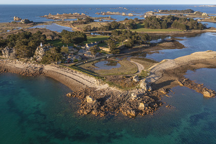 France, Côtes-d'Armor (22), Côte d'Ajoncs, Penvénan, Port Blanc, Ile Saint-Gildas (vue aérienne)