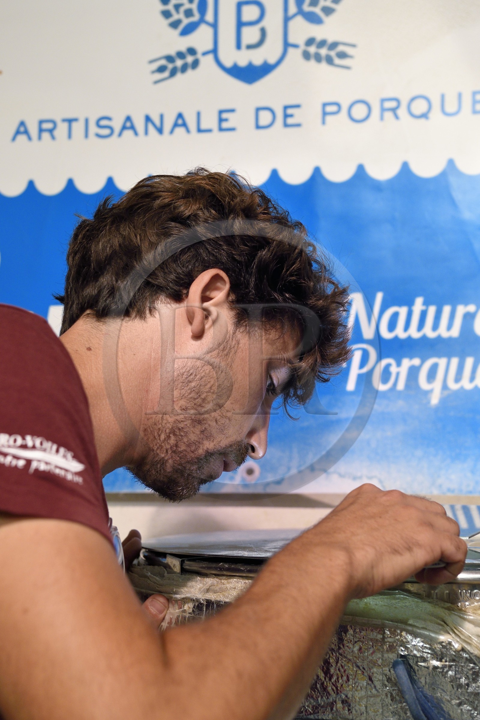 France, Var (83), Iles d'Hyères, parc national de Port Cros, Ile de Porquerolles, Guillaume Bidaut de Hypaea-La Brasserie Porquerollaise dans son atelier de fabrication