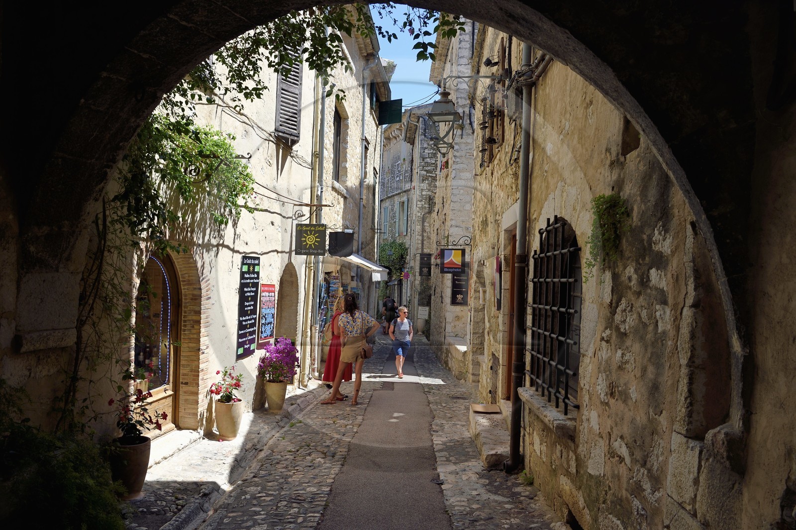 France, Alpes-Maritimes (06), Saint Paul de Vence, la rue Grande