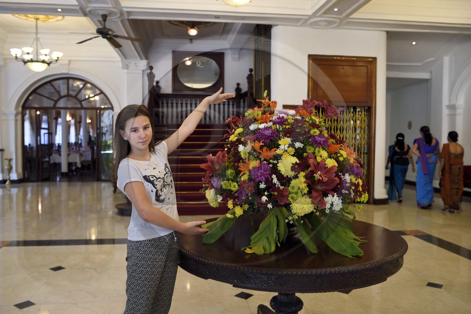 Sri Lanka, province du centre, Kandy, le Queen hotel datant de l'époque coloniale, hall principal