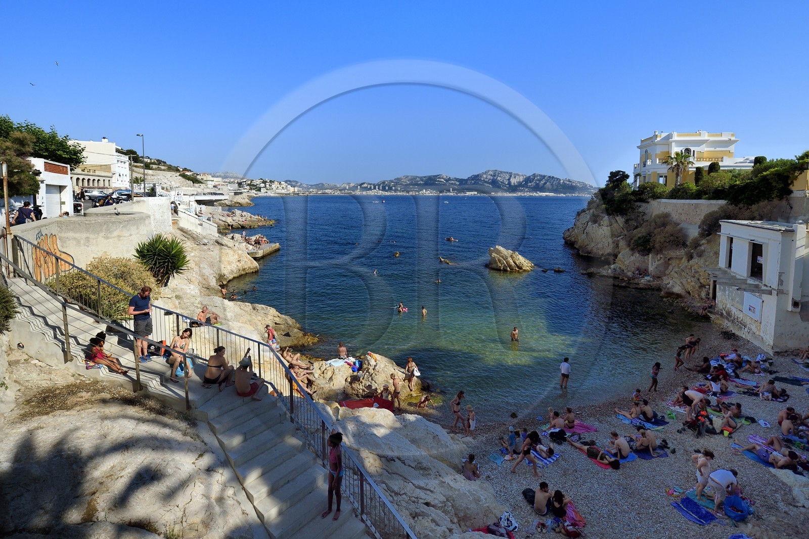 France, Bouches-du-Rhône (13), Marseille, quartier d'Endoume, Malmousque, Anse de Maldormé dominé par la Villa Petite Ourse