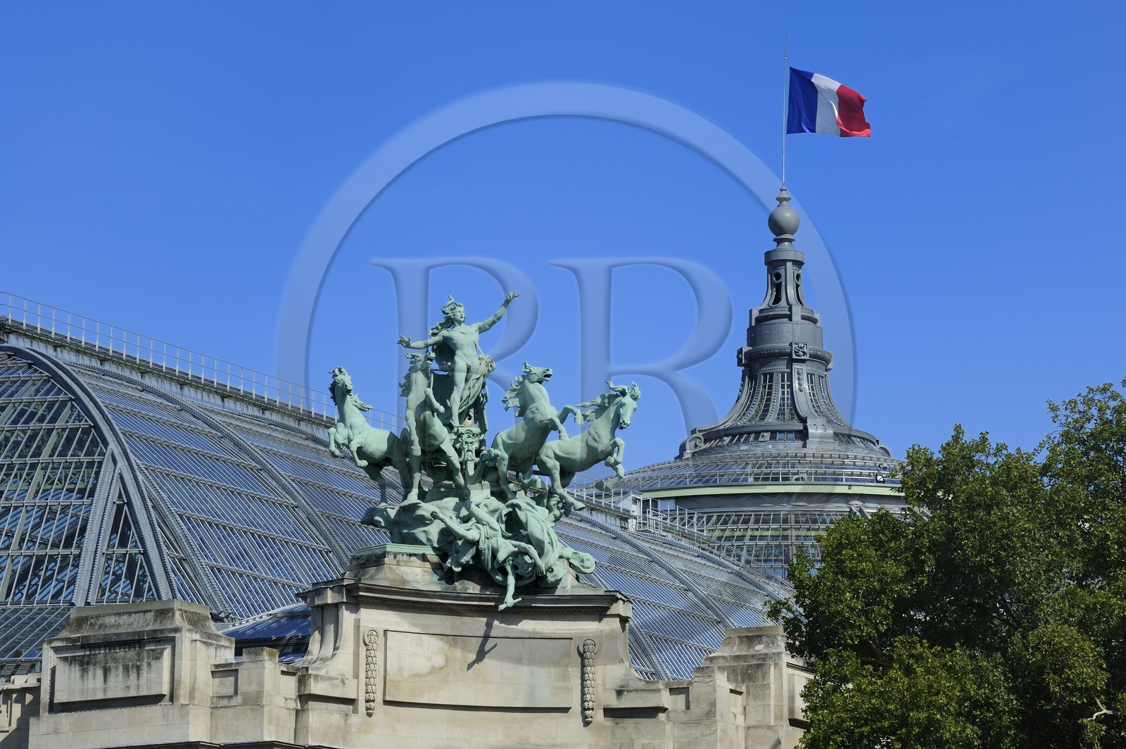France, Paris (75), le Grand Palais, quadrige en cuivre repoussé de Geoges Récipon, allégorie de l'Harmonie triomphant de la Discorde