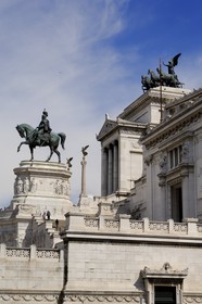 Italie, Latium, Rome, Piazza Venezia, Vittoriano et monument à Victor-Emmanuel II, statue équestre