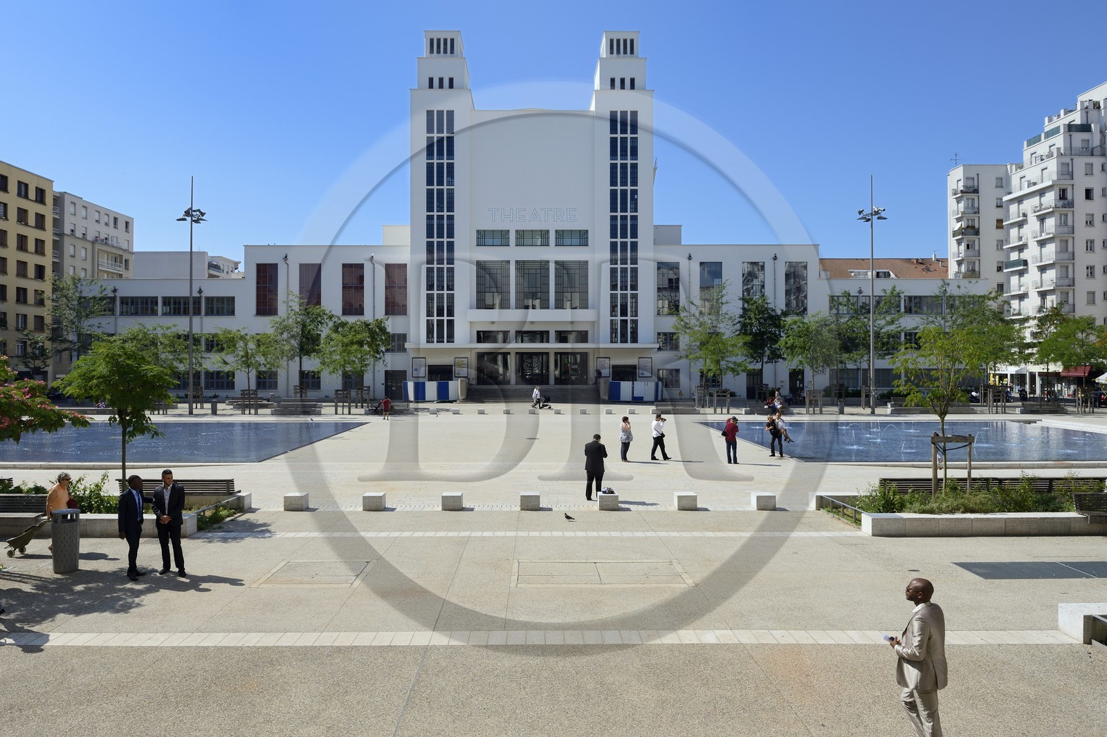 France, Rhône (69), Villeurbanne, ensemble architectural des gratte-ciel construit de 1927 à 1934, l’ancien Palais du Travail aujourd’hui occupé par le TNP sur la place Lazare Goujon