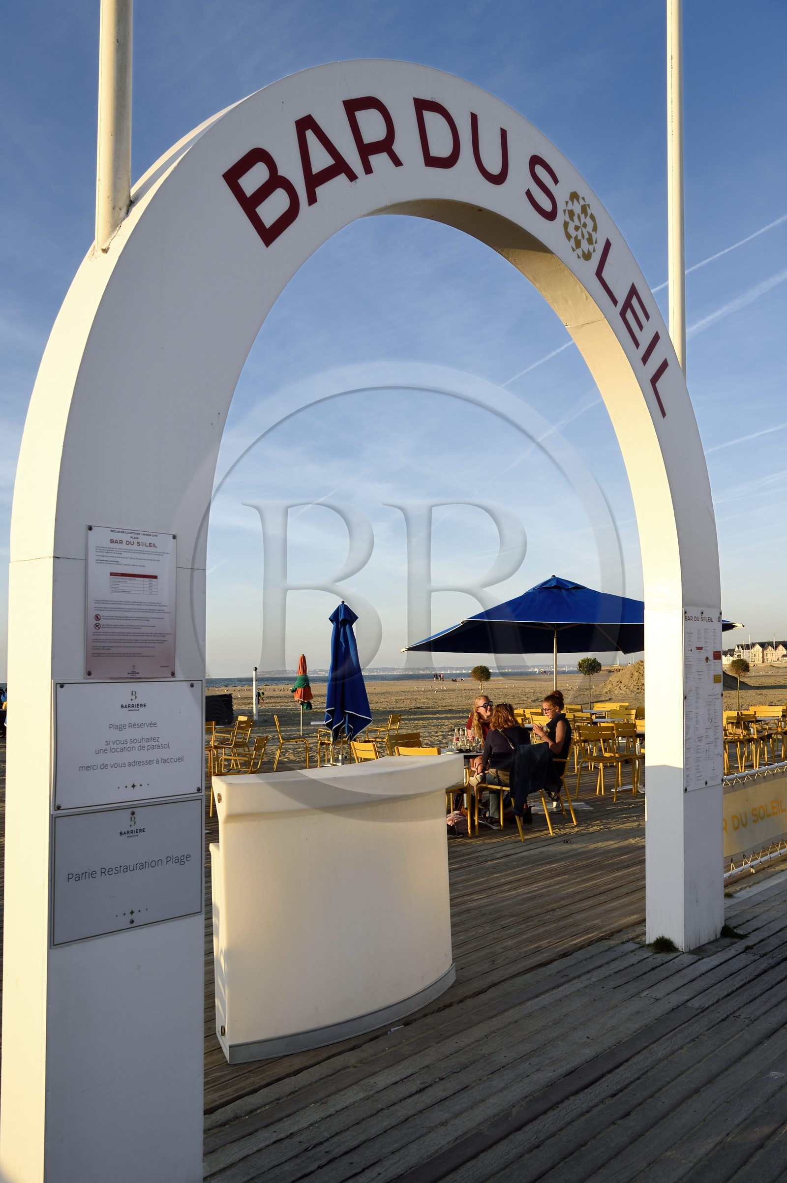 France, Calvados (14), Pays d'Auge, Deauville, les célèbres Planches sur la plage