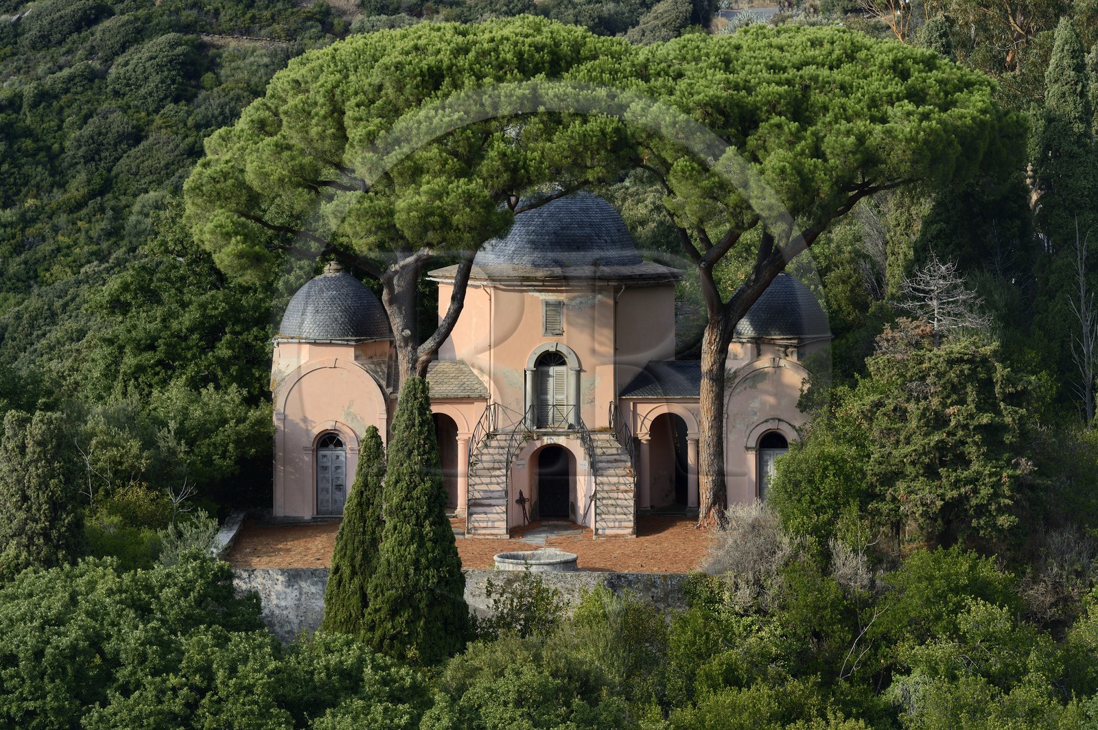 France, Haute-Corse (2B), Cap Corse, Pino, tombeau monumental de la famille Piccioni-Eiffel