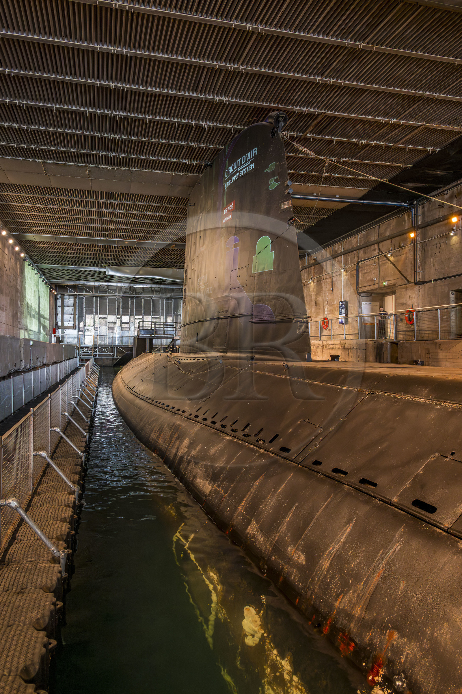 France, Loire-Atlantique (44), Saint-Nazaire, les anciennes bases sous-marines allemandes construites lors de la dernière guerre mondiale bordent le bassin à flot du port de Saint-Nazaire, dans le bunker de l'Ecluse Fortifiée qui abrite le sous-marin Espadon