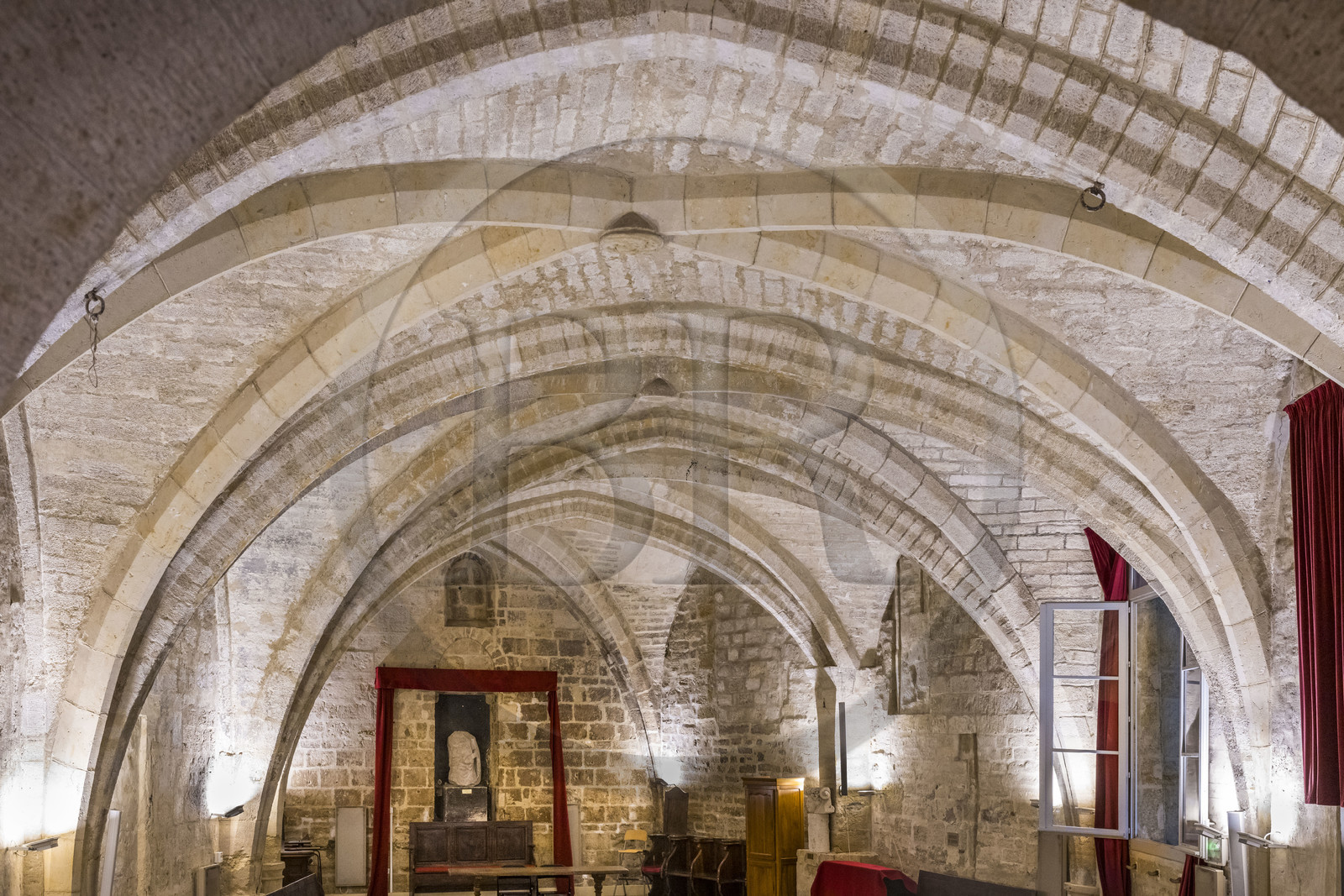 France, Hérault (34), Montpellier, centre historique appelé l’Ecusson, Hotel de Varenne, hotel particulier datant de l'époque médiévale et abritant la salle Pétrarque qui est la plus vaste salle médiévale de la vieille ville