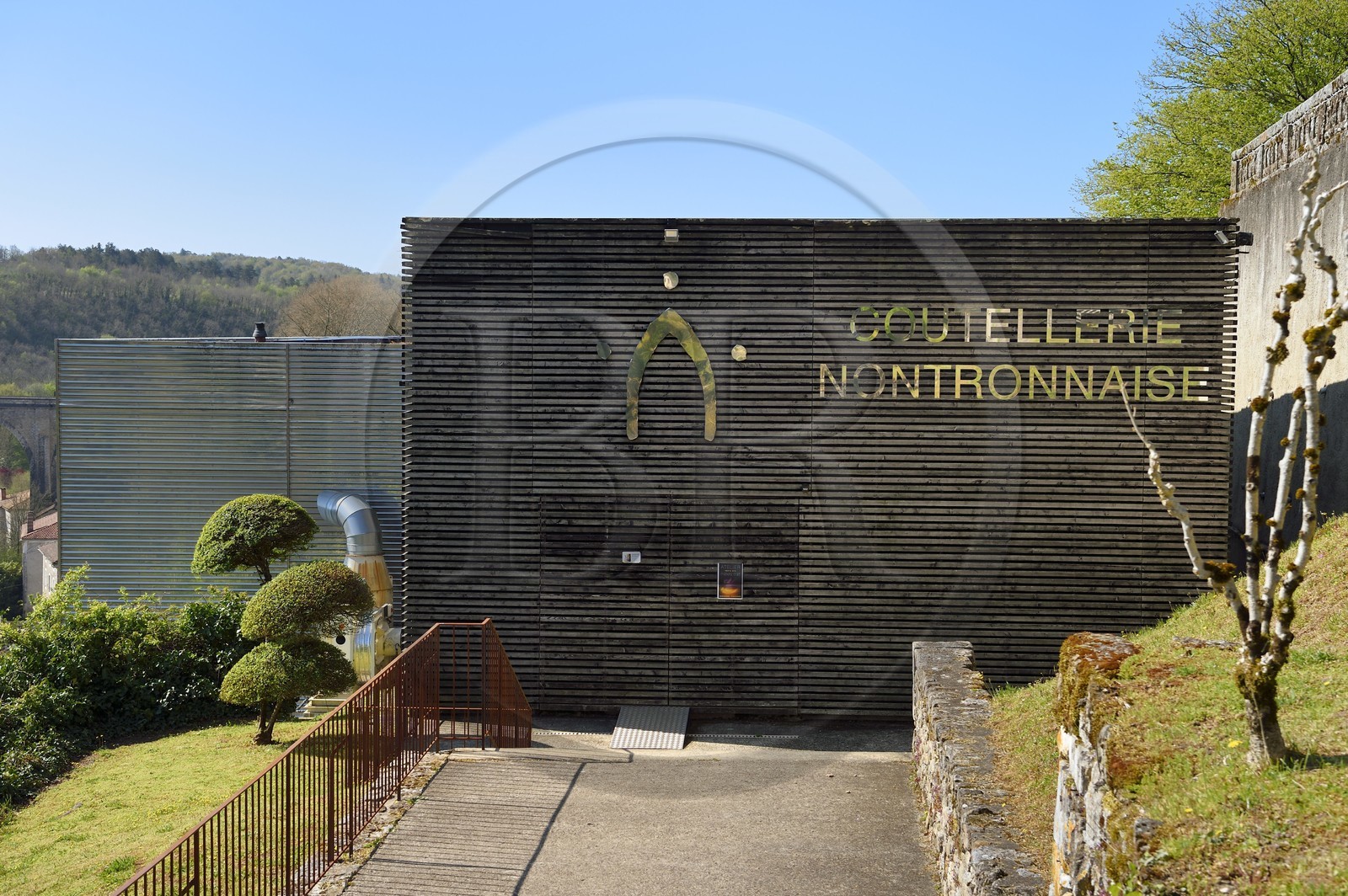 France, Dordogne (24), Périgord Vert, Nontron, fabrication artisanale des couteaux de Nontron à la Coutellerie Nontronnaise