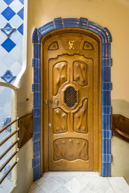 Spain, Catalonia, Barcelona, Eixample district, Passeig de Gracia, Casa Batllo by Catalan modernist architect Antoni Gaudi, UNESCO World Heritage site, apartment door