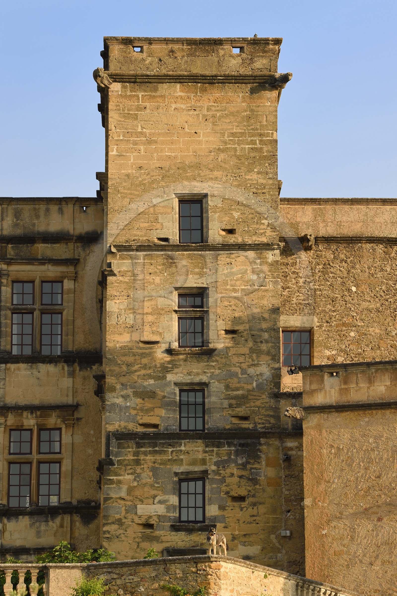 France, Vaucluse (84), Parc Naturel Regional du Luberon, Lourmarin, labellisé Les Plus Beaux Villages de France, le chateau des XVè et XVIè siècles Renaissance