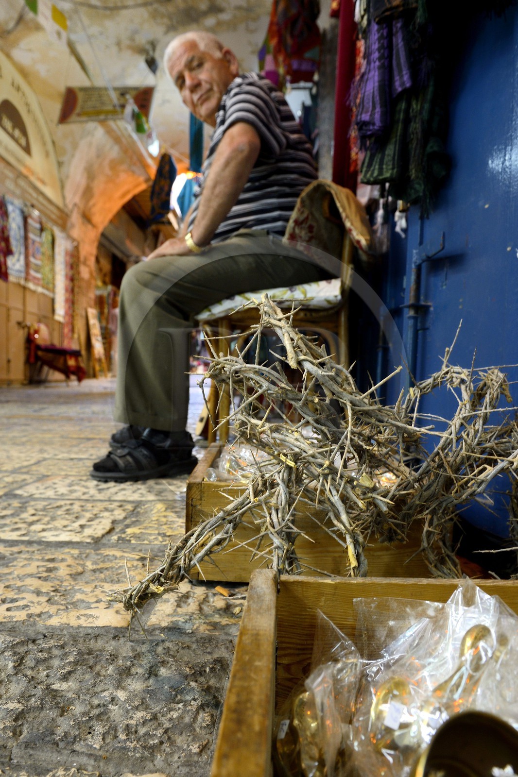 Israel, Jérusalem, ville sainte, vieille-ville classée Patrimoine Mondial de l'UNESCO, quartier chrétien, boutique de souvenirs et de produits religieux chrétien