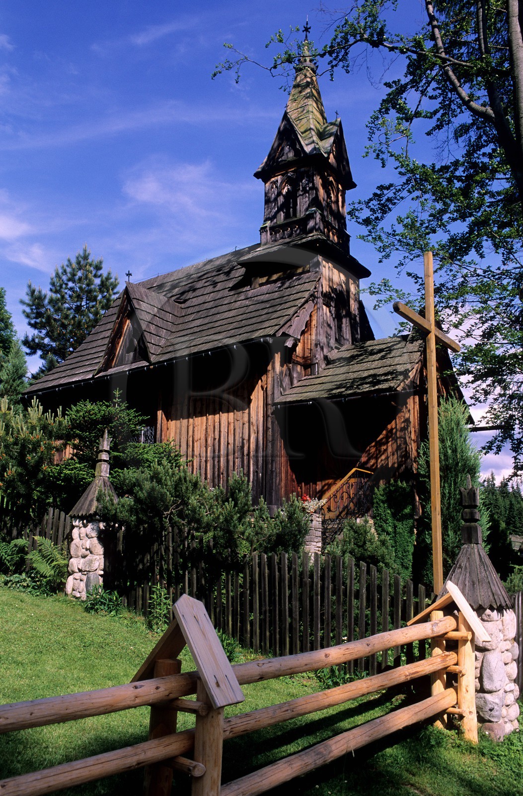 Poland, Lesser Poland, Carpathian Mountains, small wooden church near Zarcopane and the Tatras mountains