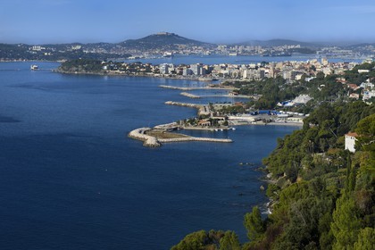 France, Var (83), Toulon, quartier Le Mourillon, les plages vu depuis le Fort du Cap Brun