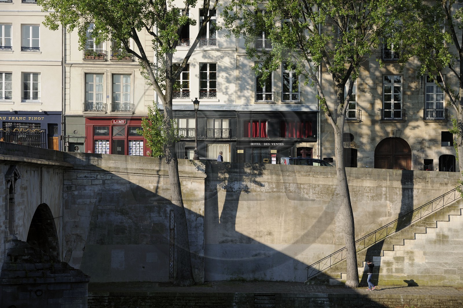 France, Paris (75), île Saint Louis, quai de Bourbon