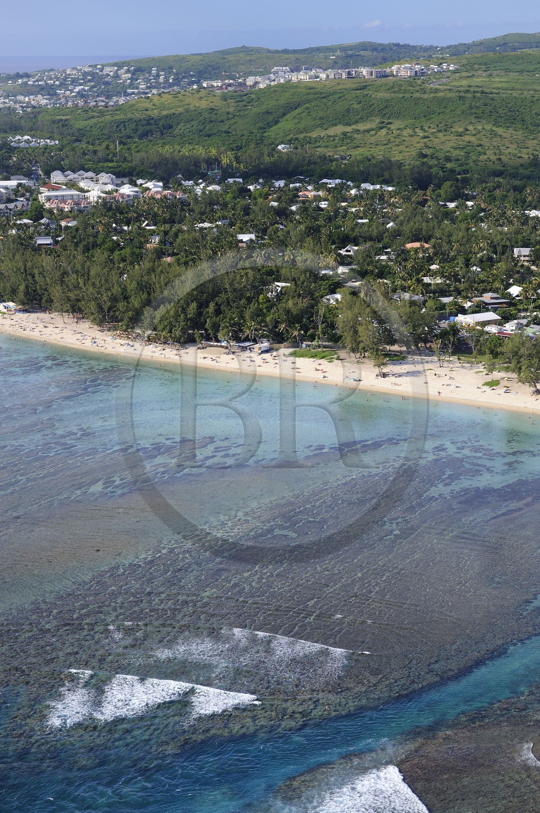 France, île de la Réunion, plage du lagon de Saint-Gilles-Les-Bains, l'Ermitage-les-Bains (vue aérienne)