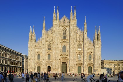 Italy, Lombardy, Milan, Piazza del Duomo, the Cathedral the Duomo in flamboyant gothic style
