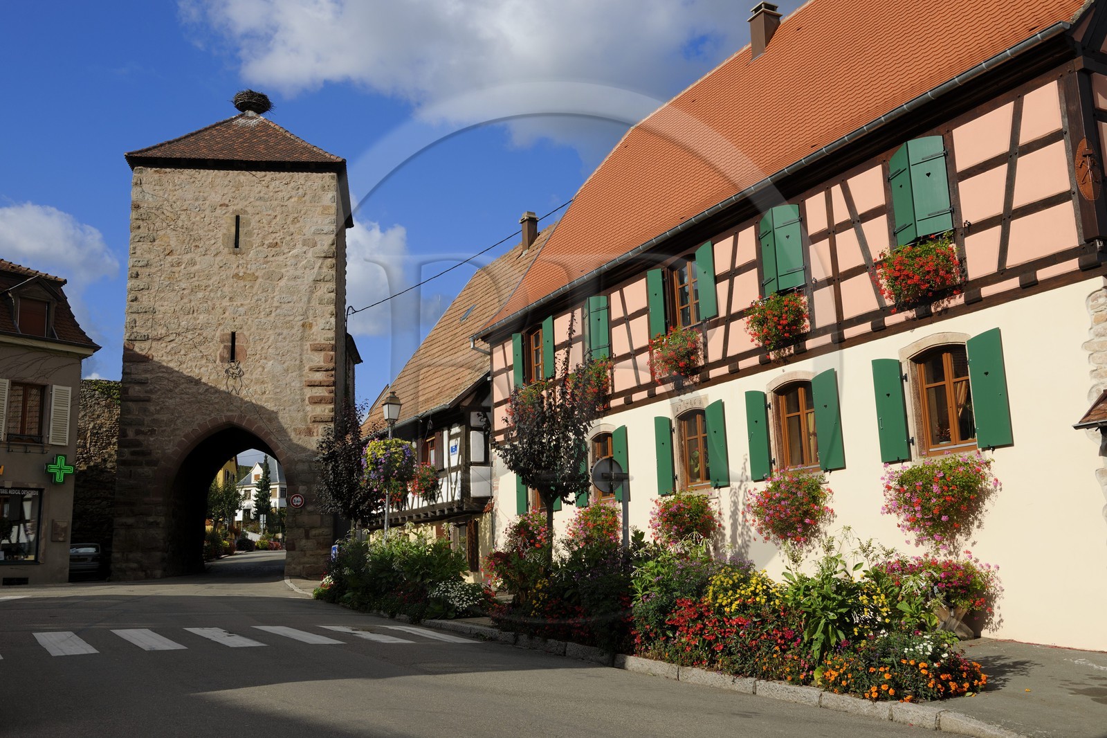 France, Bas-Rhin (67), porte nord de Dambach-la-ville