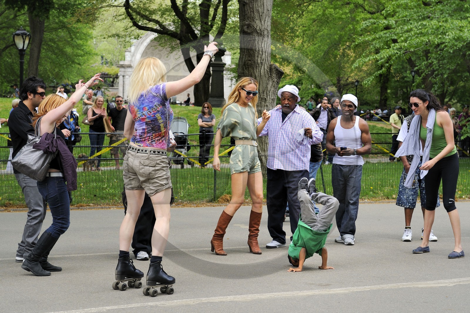 United States, New York City, Manhattan, Central Park, dance skaters