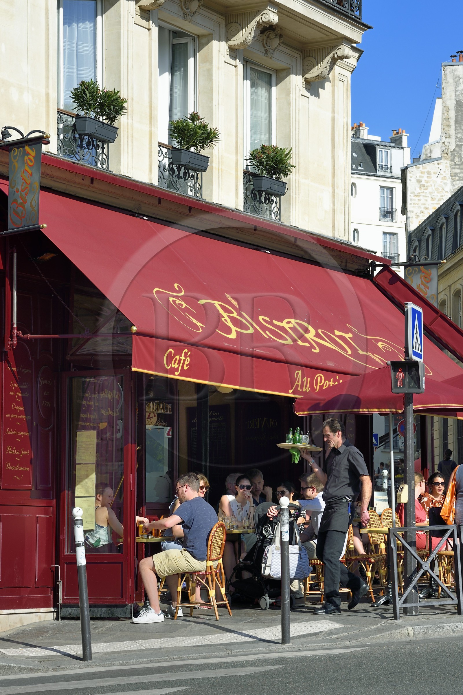 France, Paris (75), Café Au Petit Suisse à l'angle de la rue de Vaugirard