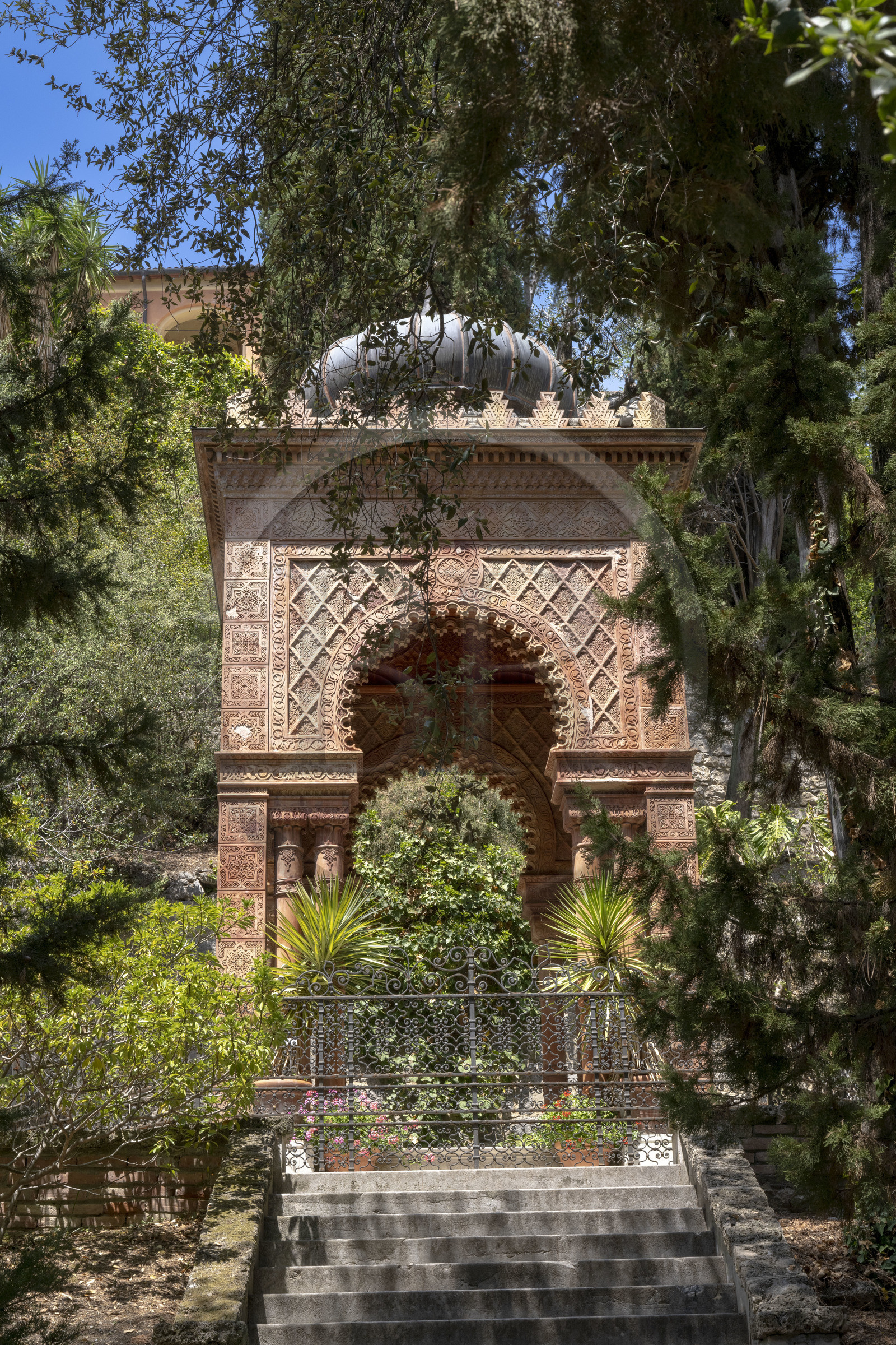 Italie, Ligurie, Province d'Imperia, Vintimille, Jardin botanique Hanbury, le Mausolée de style mauresque abritant la tombe des Hanburys