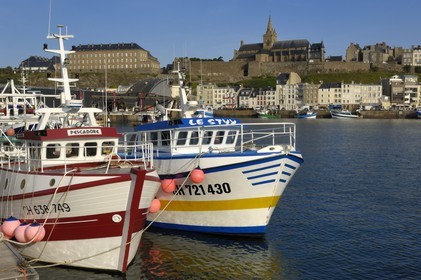 France, Manche (50), Granville, le Bassin à Flot du port de pêche au pied de la Haute-Ville