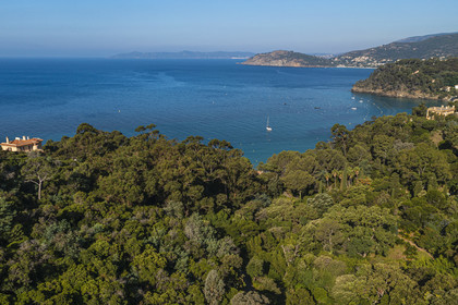 France, Var, Le Rayol Canadel sur Mer, Domaine du Rayol, Conservatoire du Littoral Estate compulsory mention, Jardin des Mediterranees designed by landscaper Gilles Clément, the mansion l'Hôtel de la Mer right and the villa Le Rayolet left (aerial view)
