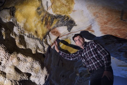 France, Dordogne, Montignac, the Atelier des Fac-Similés du Périgord (Perigord's Facsimile Workshop AFSP) specialised in mineral reproduction of prehistoric painted walls using “stone veil” patented technique and in charge of the Lascaux cave’s walls faithfull reconstitution, artistic and production director Francis Ringenbach, compulsory mention Atelier des Fac-Similés du Perigord