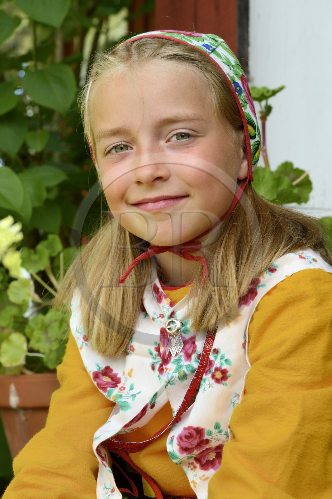 Sweden, Dalarna County, Leksand area, girl in traditional costume for the Midsummer celebrations in the tiny hamlet of Sunnanäng