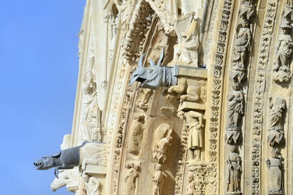 France, Marne (51), Reims, la cathédrale Notre-Dame de Reims, classée Patrimoine Mondial de l'UNESCO, gargouilles plomb et zinc (XVIIème siècle) sur la facade occidentale