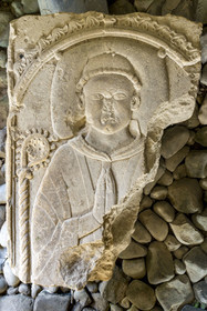 France, Côtes d'Armor (22), Paimpol, abbaye de Beauport du XIIIème siècle, salle capitulaire, probable gisant d'un père abbé du début XIIIème siècle