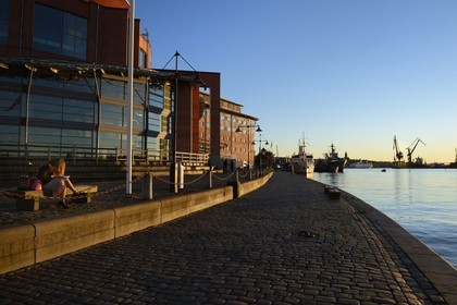 Suède, Västra Götaland, Göteborg (Gothenburg), l'opera à gauche en bordure du port