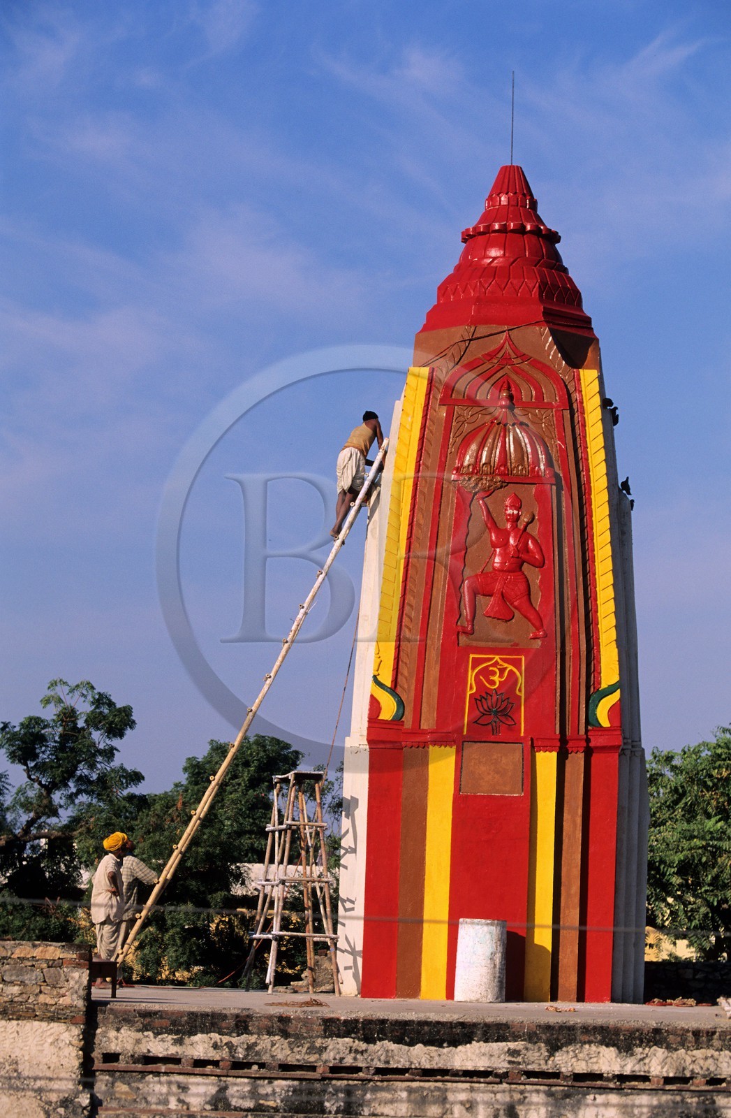 Inde, état du Rajasthan, ville de Pushkar, ìrafraichissement d'un temple