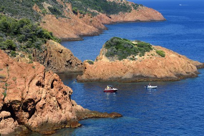France, Var (83), Agay commune de Saint-Raphaël, massif de l'Estérel, Massif du Cap Roux, la Corniche d'Or, calanque de Saint-Barthélemy