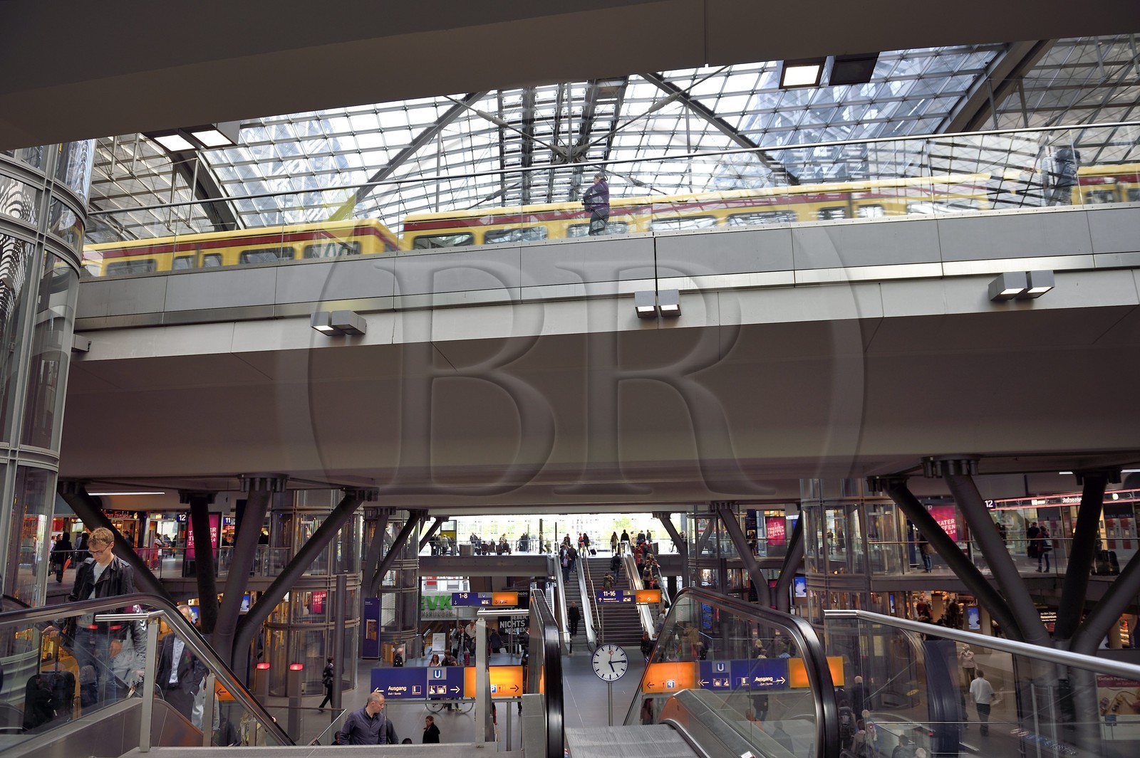 Allemagne, Berlin, Hauptbahnhof, la gare principale Hauptbahnhof conçue par l'architecte Meinhard von Gerkan